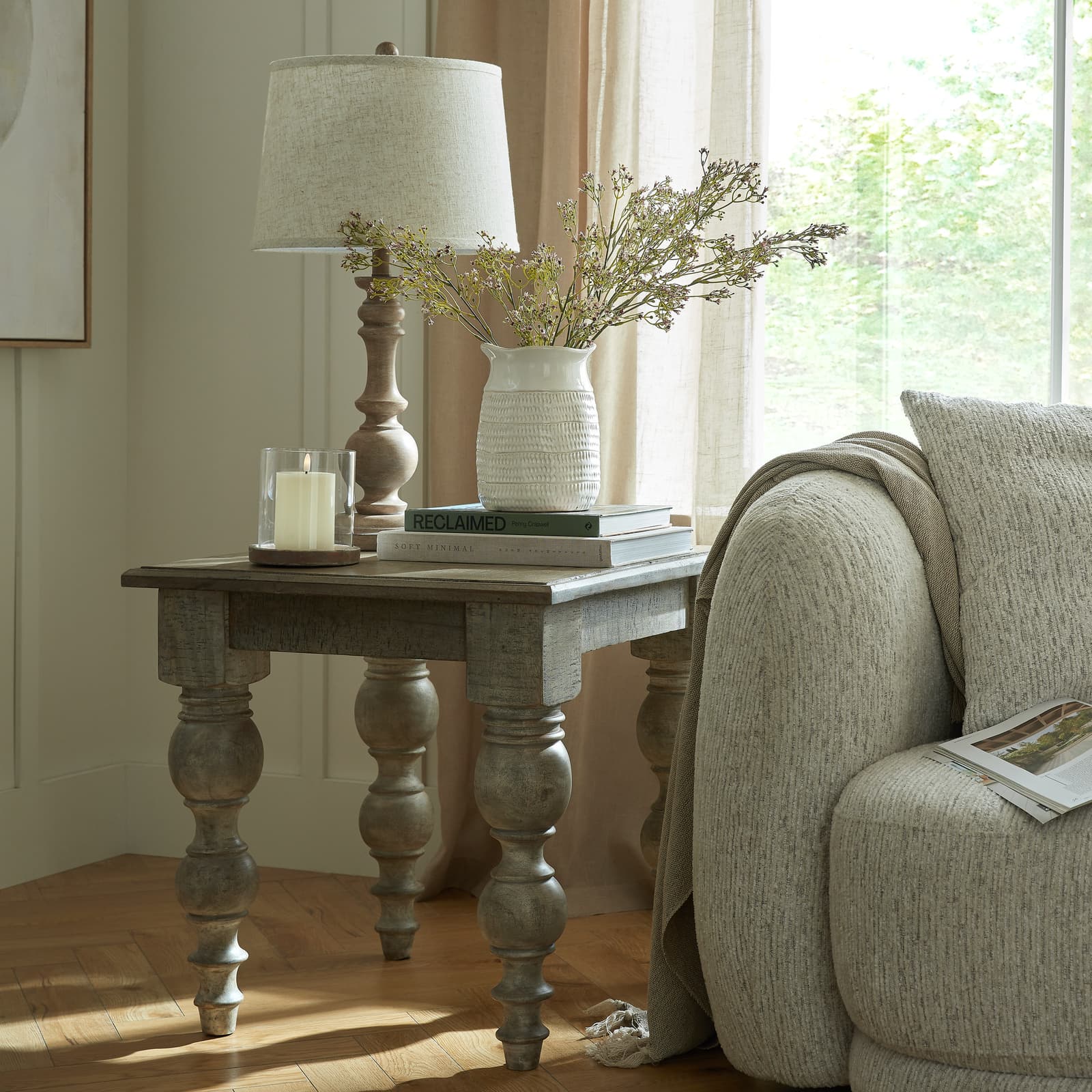 Seraphia table lamp with linen shade